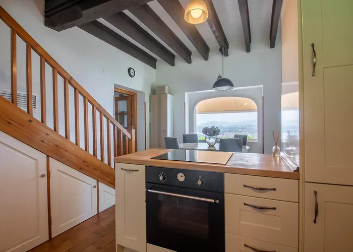 Amazing Views Over In A Family * 산세바스티안